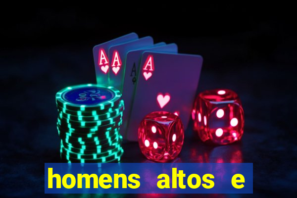 homens altos e sarados pelados